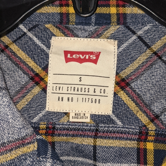 🆕 Small Levi's long sleeve button up ahirt - Picture 3 of 4